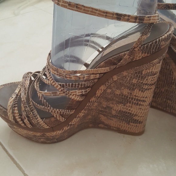 Vero Cucio Wedges - Picture 2 of 8